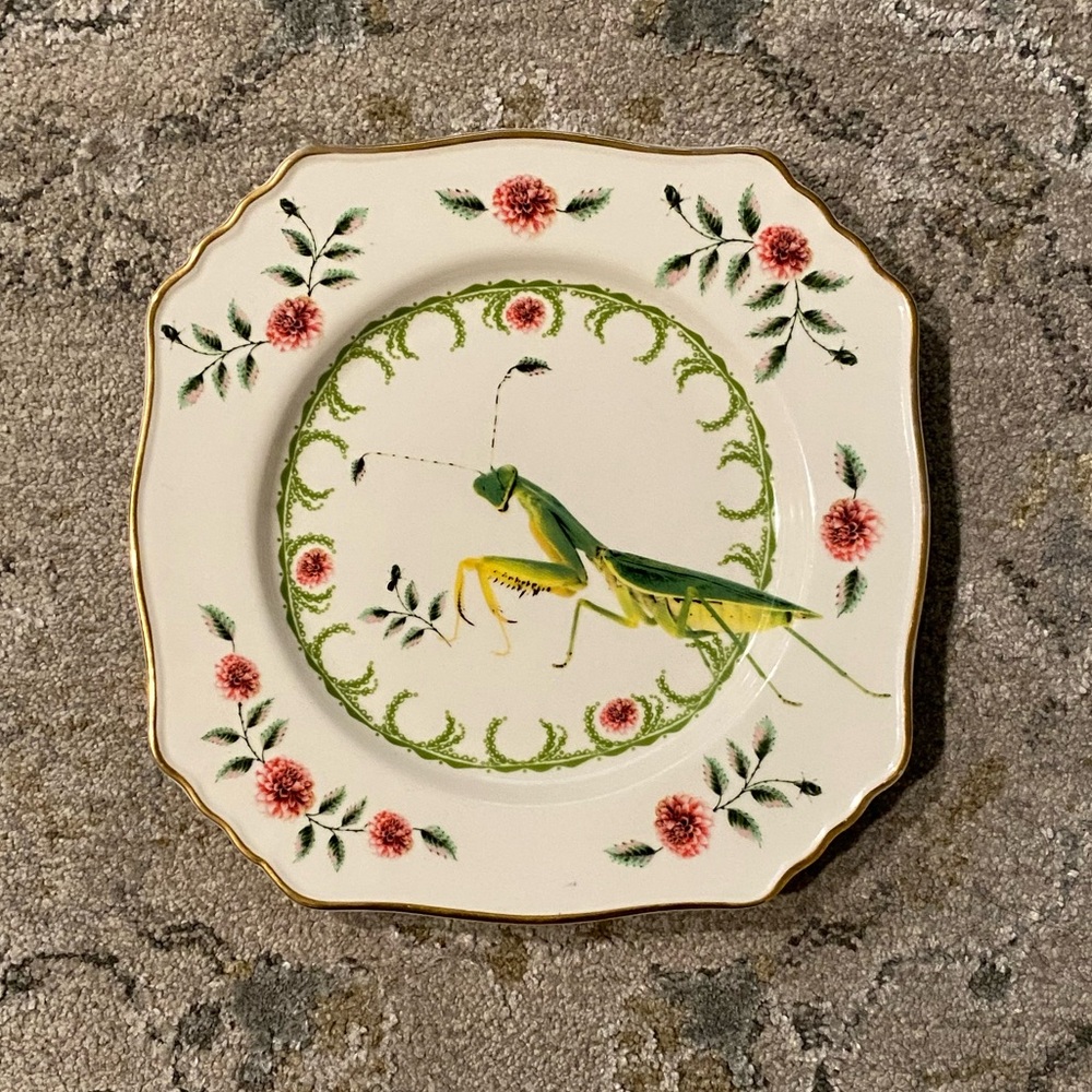 Anthropologie Nature Table Lou Rota Praying Mantis Flowers Green Plate